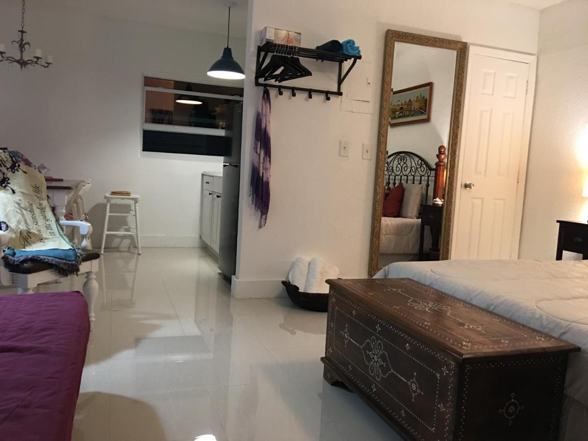 מיאמי Private Studio Blocks From Coconut Grove מראה חיצוני תמונה