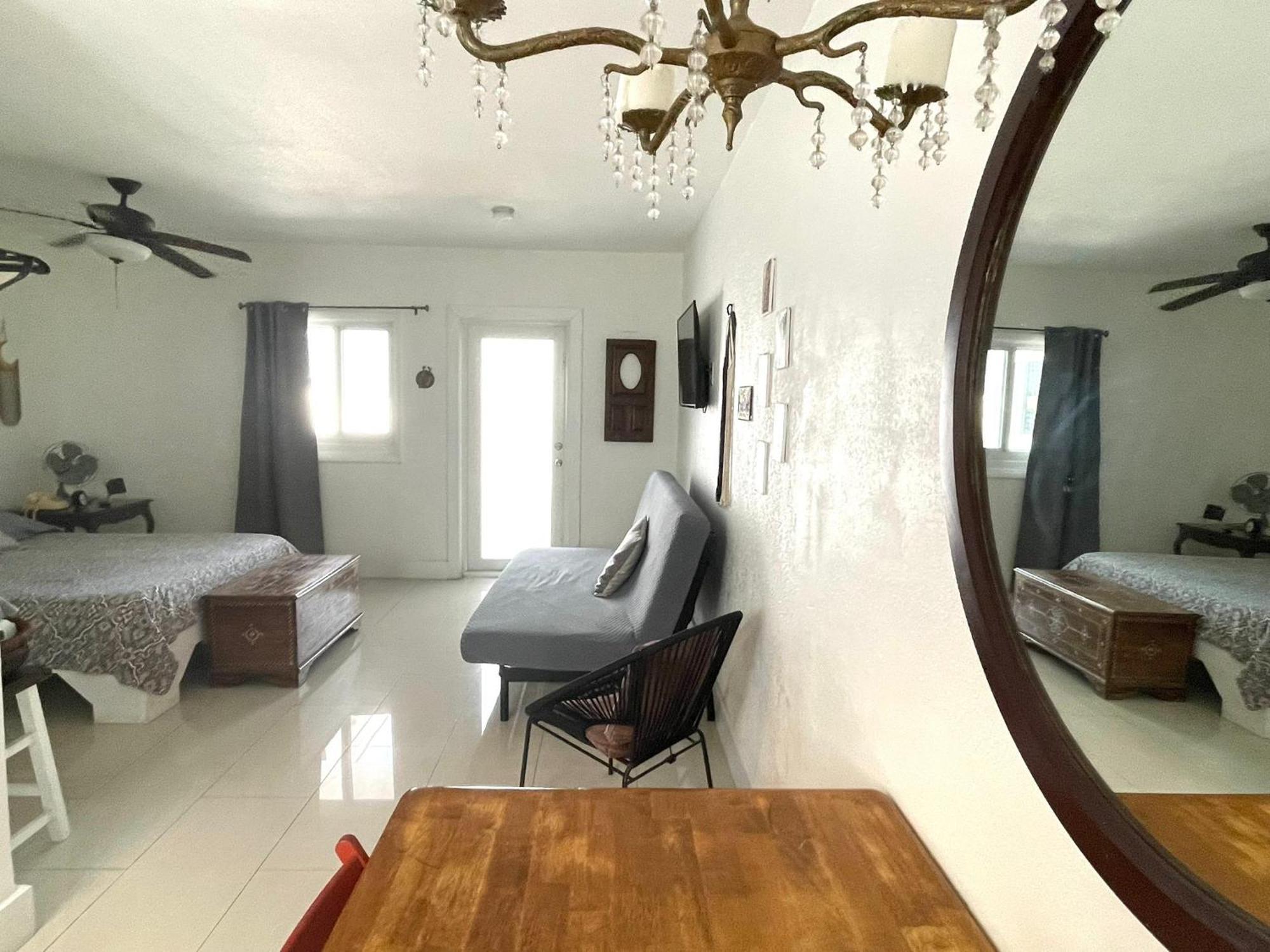 מיאמי Private Studio Blocks From Coconut Grove מראה חיצוני תמונה